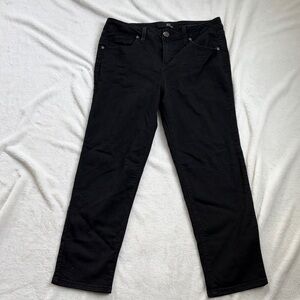 1822 Women’s Black Straight-Leg Jeans
